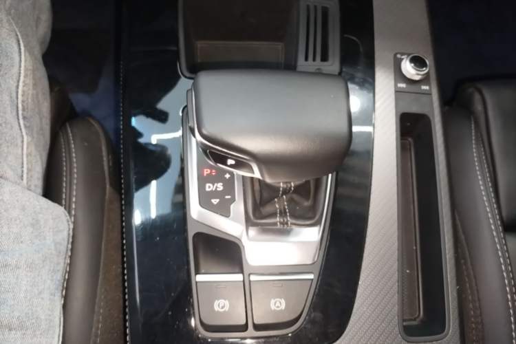 Used Audi Q5L 2022 Updated 40T Luxury Dynamic Edition Gear Lever
