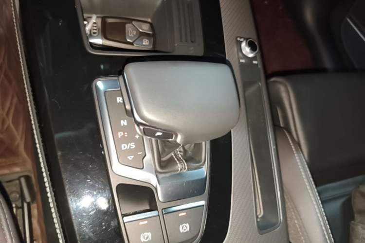Used Audi Q5L 2022 45T Luxury Dynamic Model Gear Lever