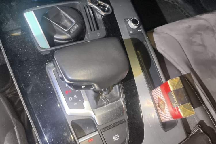 Used Audi Q5L 2022 40T Fashionable and Dynamic Model Gear Lever