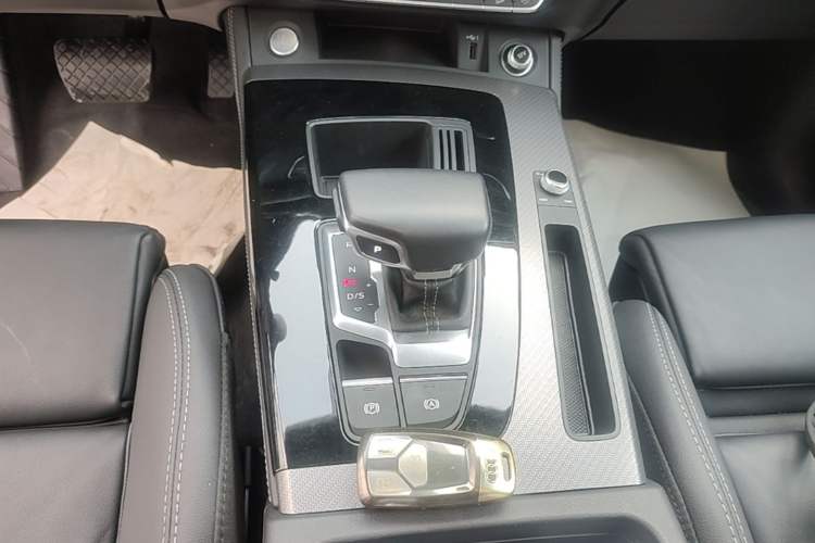 Used Audi Q5L 2022 Updated 40T Luxury Dynamic Edition Gear Lever