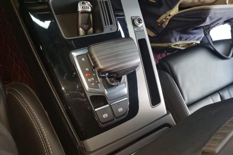 Used Audi Q5L 2022 40T Fashionable and Dynamic Model Gear Lever