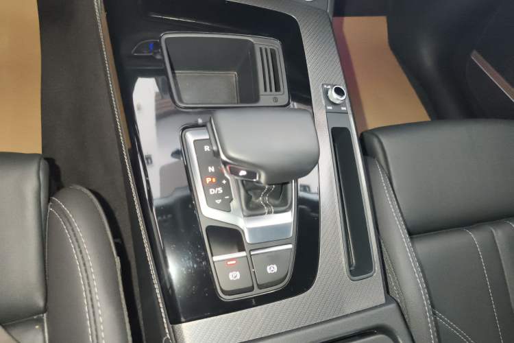 Used Audi Q5L 2022 Updated 45T Luxury Dynamic Version Gear Lever