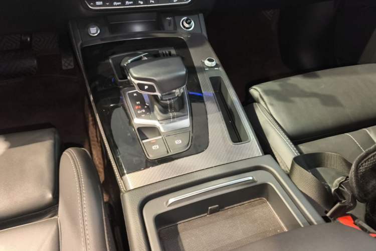 Used Audi Q5L 2022 Updated 40T Luxury Dynamic Edition Gear Lever
