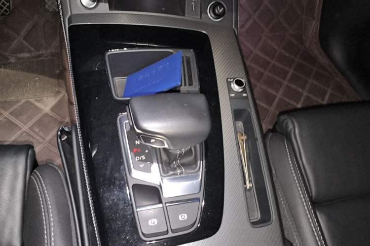 Used Audi Q5L 2022 40T Luxury Dynamic Model Gear Lever