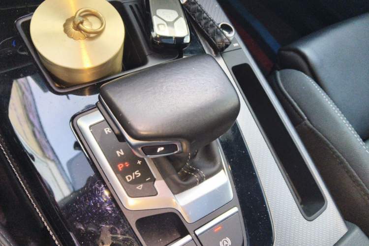 Used Audi Q5L 2022 40T Luxury Dynamic Model Gear Lever