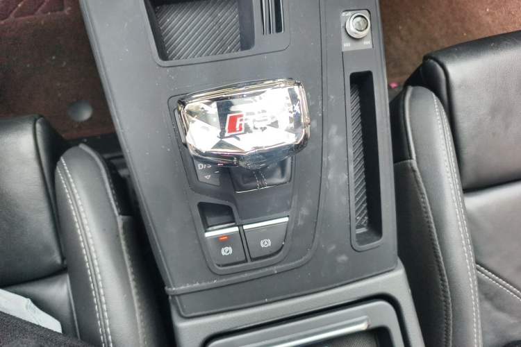 Used Audi Q5L 2022 Updated 45T Luxury Dynamic Version Gear Lever