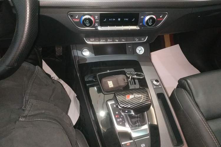 Used Audi Q5L 2022 Updated 40T Luxury Dynamic Edition Gear Lever