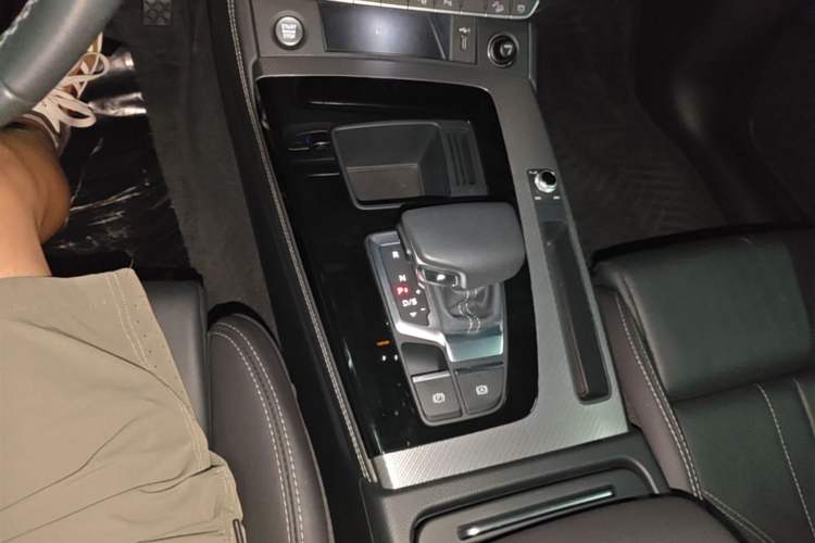 Used Audi Q5L 2022 40T Luxury Dynamic Model Gear Lever