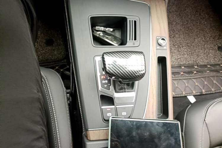 Used Audi Q5L 2022 40T Luxury Elegant Model Gear Lever