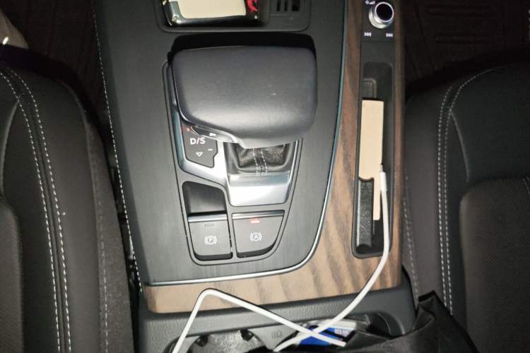 Used Audi Q5L 2022 Updated Version 40T Luxury Elegant Edition Gear Lever