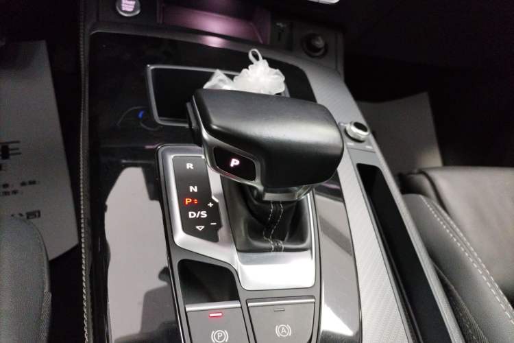 Used Audi Q5L 2022 40T Luxury Dynamic Model Gear Lever