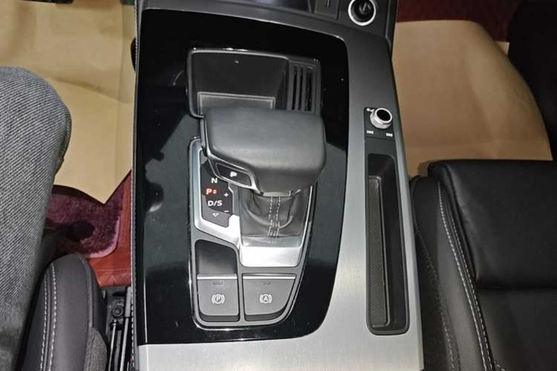 Used Audi Q5L 2022 40T Fashionable and Dynamic Model Gear Lever