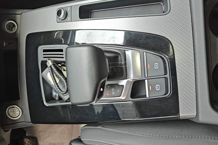 Used Audi Q5L 2022 Updated 40T Luxury Dynamic Edition Gear Lever