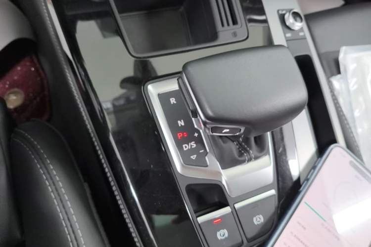 Used Audi Q5L 2022 40T Fashionable and Dynamic Model Gear Lever