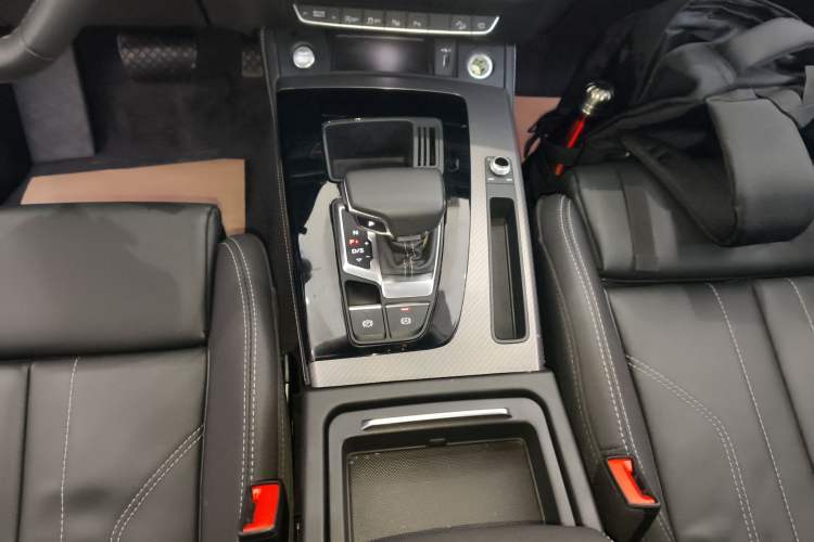Used Audi Q5L 2022 Updated 40T Luxury Dynamic Edition Gear Lever