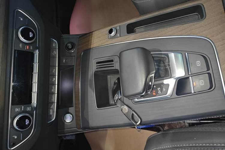 Used Audi Q5L 2022 40T Luxury Elegant Model Gear Lever