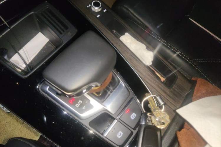 Used Audi Q5L 2022 Updated 45T Prestige Dynamic Edition Gear Lever