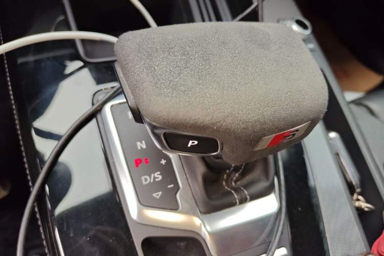 Used Audi Q5L 2022 Updated Version 45T Luxury Prestige Edition Gear Lever