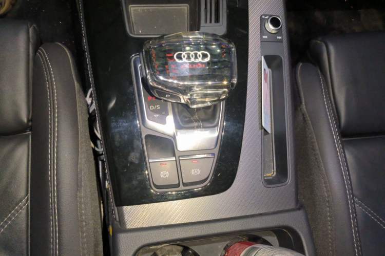 Used Audi Q5L 2022 40T Luxury Dynamic Model Gear Lever