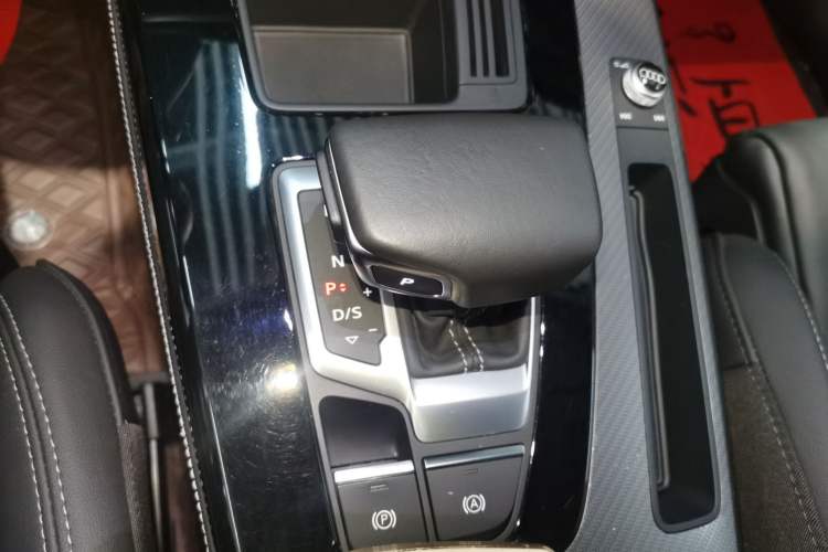 Used Audi Q5L 2022 45T Luxury Dynamic Model Gear Lever