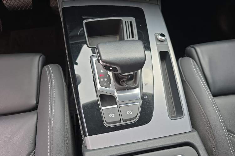 Used Audi Q5L 2022 40T RS Package Performance Model Gear Lever