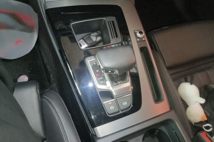 Used Audi Q5L 2022 40T Luxury Dynamic Model Gear Lever
