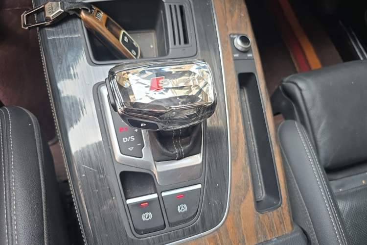 Used Audi Q5L 2022 40T Luxury Elegant Model Gear Lever