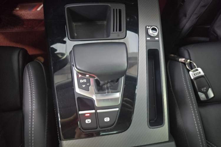 Used Audi Q5L 2022 Updated 40T Luxury Dynamic Edition Gear Lever