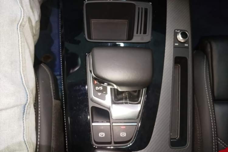 Used Audi Q5L 2022 Updated 40T Luxury Dynamic Edition Gear Lever