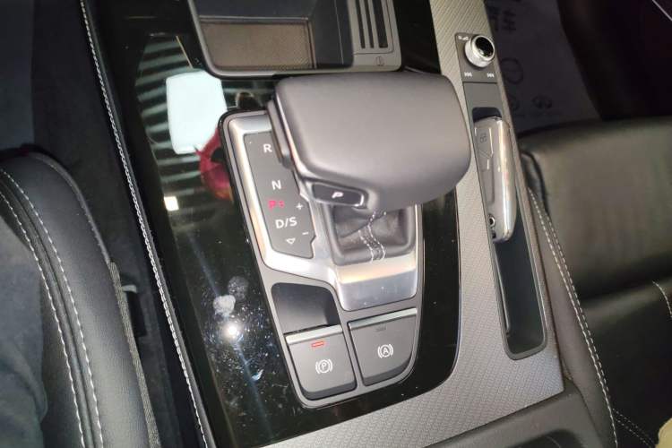 Used Audi Q5L 2022 Updated 45T Luxury Dynamic Version Gear Lever