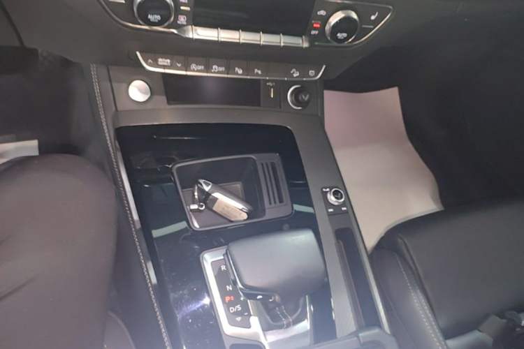 Used Audi Q5L 2022 40T Luxury Dynamic Model Gear Lever