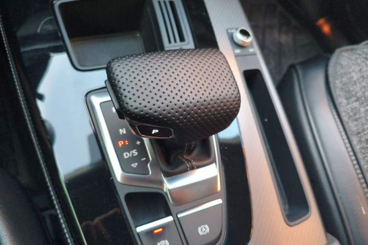 Used Audi Q5L 2022 40T Luxury Dynamic Model Gear Lever