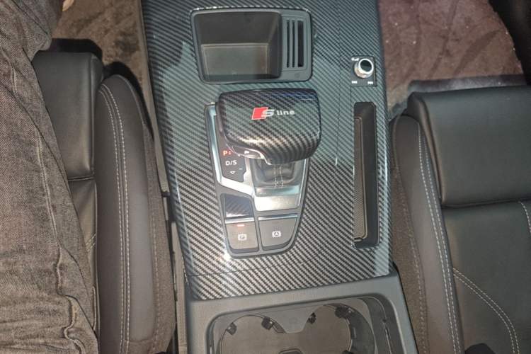 Used Audi Q5L 2022 40T Luxury Dynamic Model Gear Lever