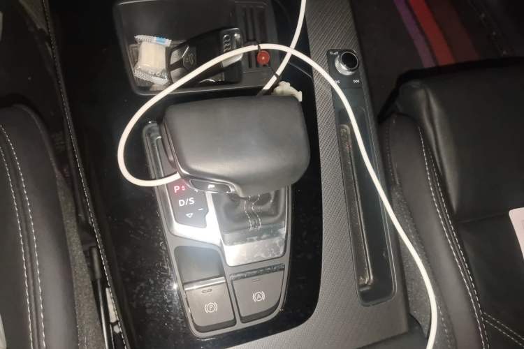 Used Audi Q5L 2022 Updated 40T Luxury Dynamic Edition Gear Lever