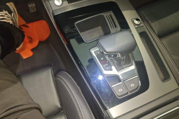 Used Audi Q5L 2022 45T Luxury Dynamic Model Gear Lever