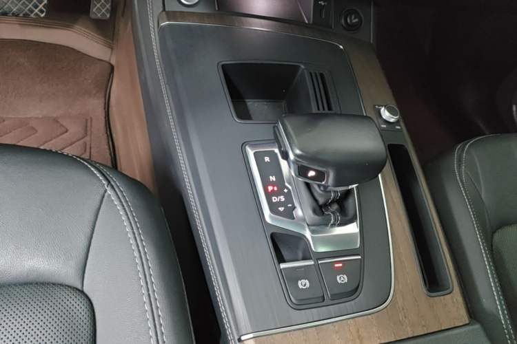 Used Audi Q5L 2022 Updated Version 40T Luxury Elegant Edition Gear Lever