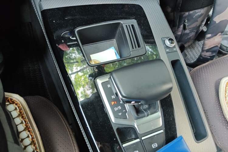 Used Audi Q5L 2022 40T Fashionable and Dynamic Model Gear Lever