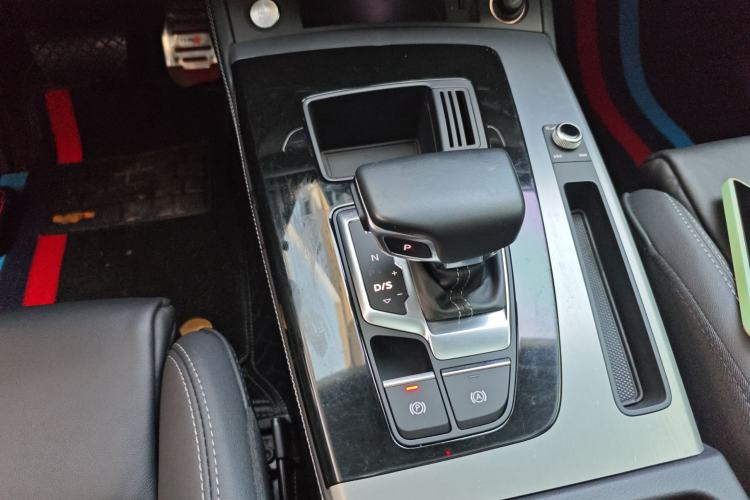 Used Audi Q5L 2022 Updated 40T Luxury Dynamic Edition Gear Lever