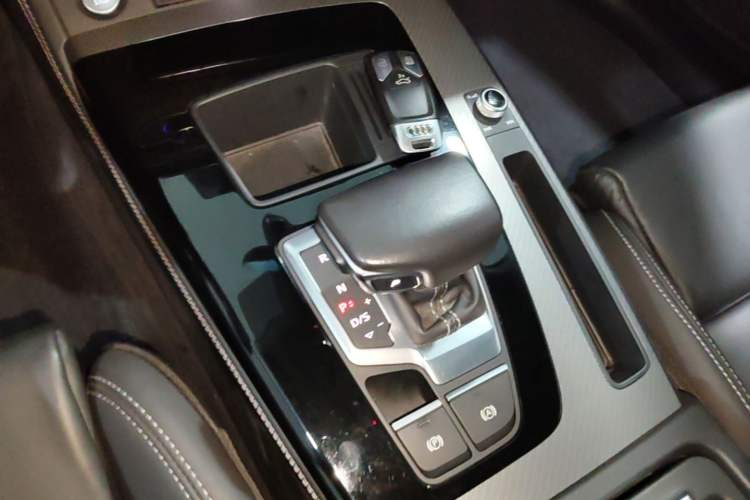 Used Audi Q5L 2022 40T Luxury Dynamic Model Gear Lever