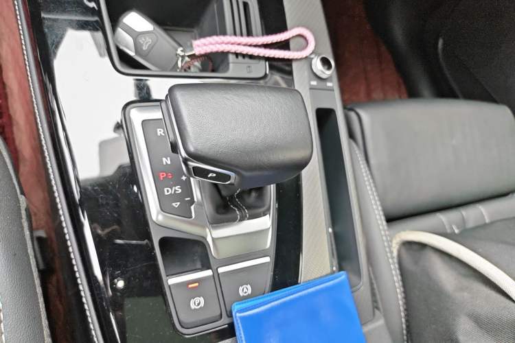 Used Audi Q5L 2022 Updated 40T Luxury Dynamic Edition Gear Lever