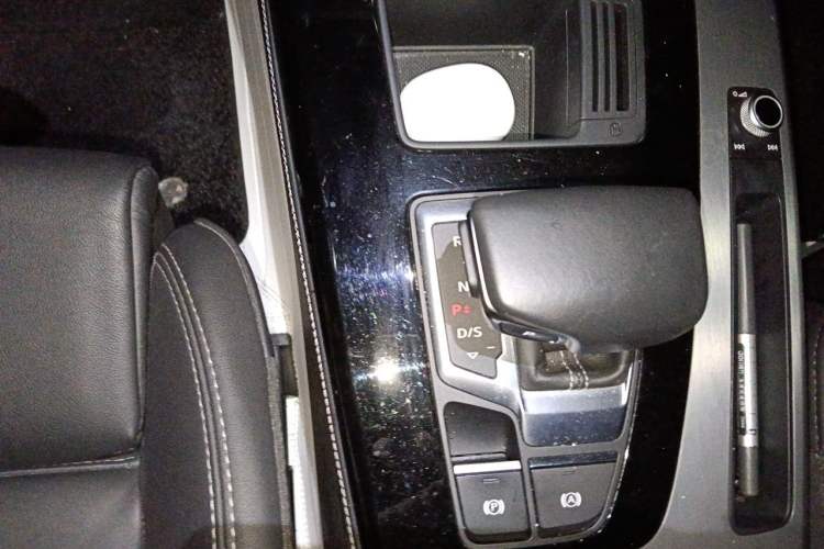 Used Audi Q5L 2022 40T Fashionable and Dynamic Model Gear Lever