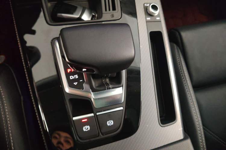 Used Audi Q5L 2022 40T Luxury Dynamic Model Gear Lever