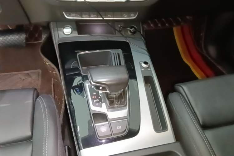 Used Audi Q5L 2022 40T Fashionable and Dynamic Model Gear Lever