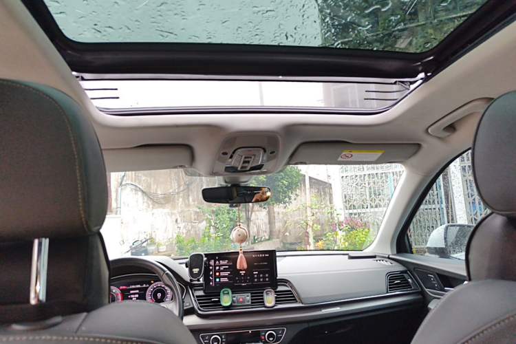 Used Audi Q5L 2022 40T Luxury Dynamic Model Headliner