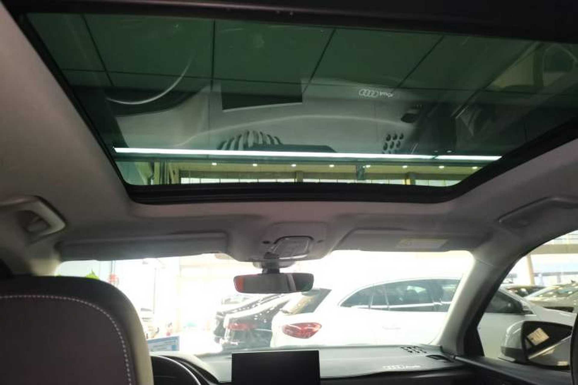 Used Audi Q5L 2022 40T Fashionable and Dynamic Model Headliner