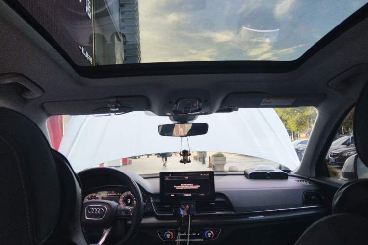 Used Audi Q5L 2022 40T Luxury Dynamic Model Headliner