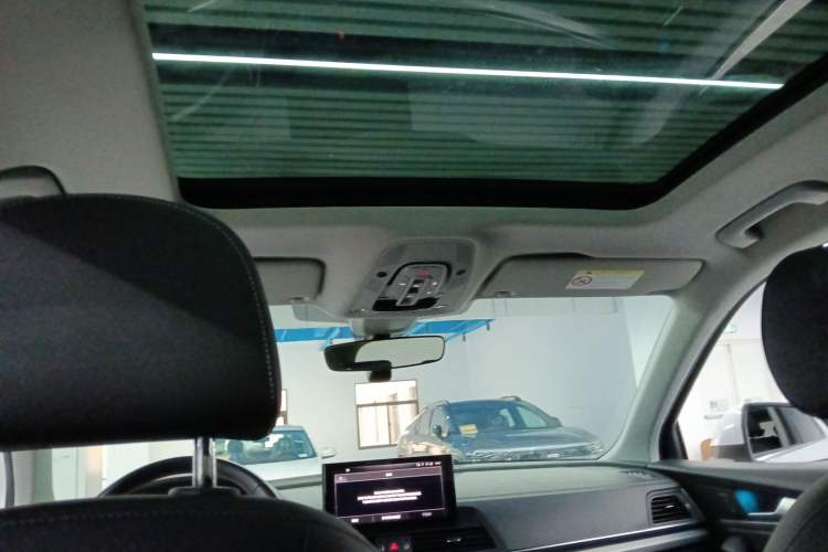 Used Audi Q5L 2022 40T Fashionable and Elegant Model Headliner