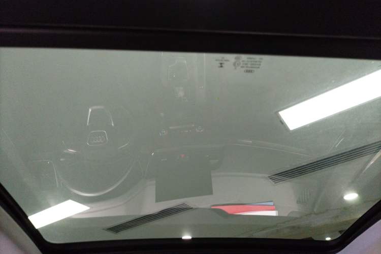 Used Audi Q5L 2022 40T Luxury Dynamic Model Headliner