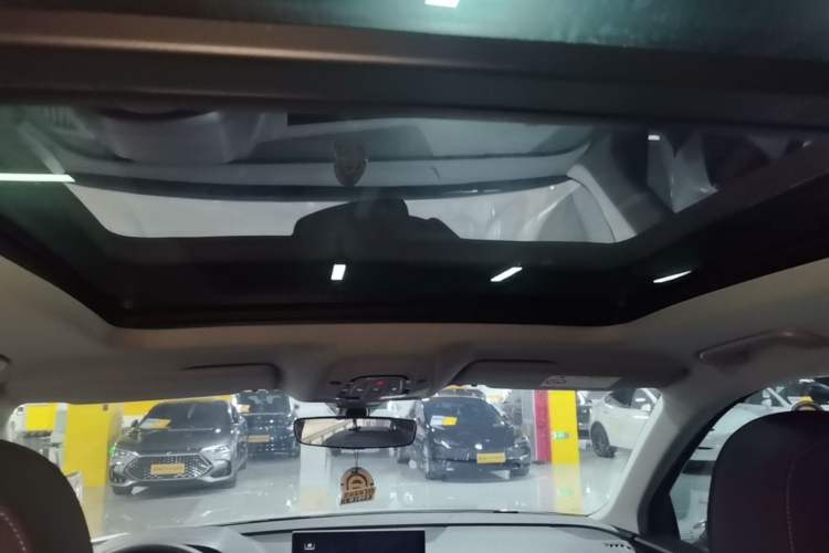 Used Audi Q5L 2022 40T Fashionable and Elegant Model Headliner