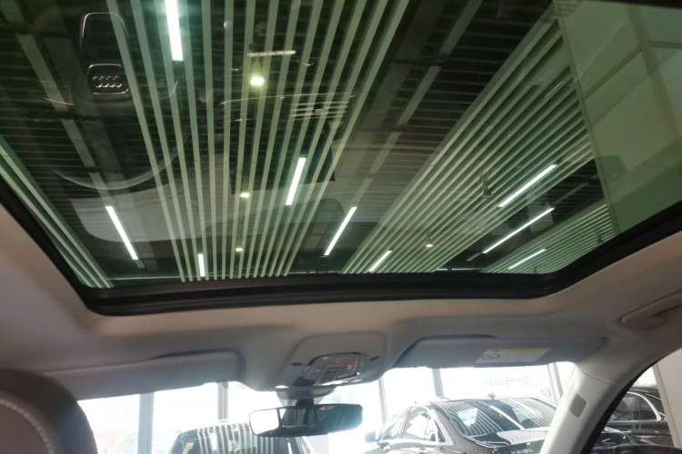 Used Audi Q5L 2022 45T Luxury Dynamic Model Headliner